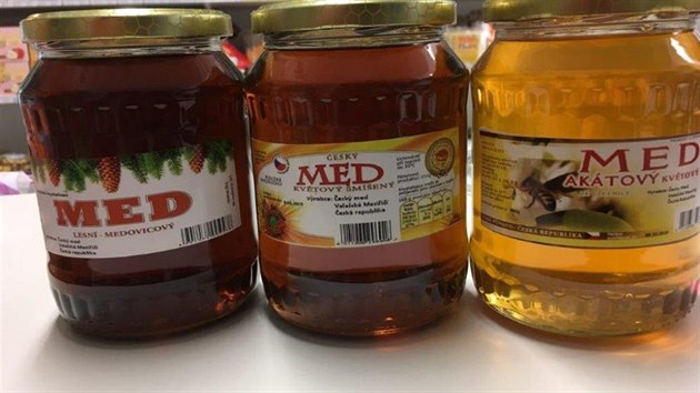 Na etiketě medu je neexistující výrobce.