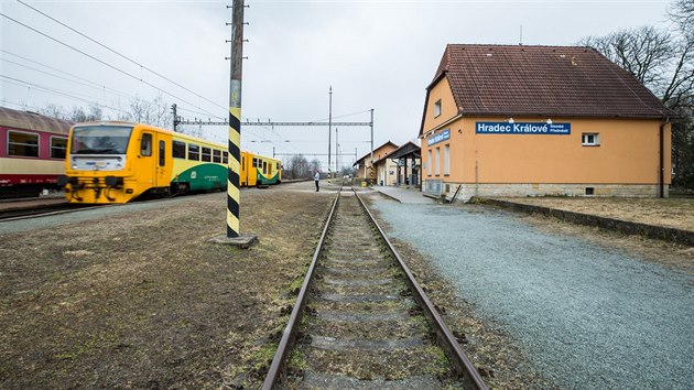 Stavba druh koleje mezi Hradcem Krlov a Tnitm nad Orlic promn i zanedban ndra na hradeckm Slezskm Pedmst.