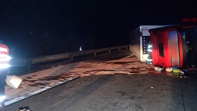 Kamion dnes rno zablokoval dlnici D5 na Tachovsku smrem na Prahu. Nehoda se obela bez zrann.