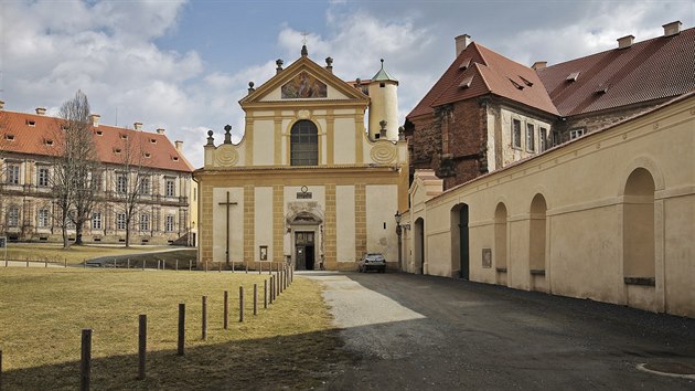 Penze na rekonstrukci kostela Nanebevzet Panny Marie v Plasch jsou ji na cest. Na opravy je vylenno 70 milion korun, hotovo by mlo bt do prosince 2020. (27. 3. 2018)