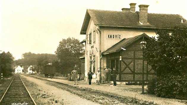 Železniční stanice Knovíz na trati 11b
