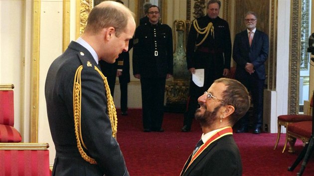 Princ William a Ringo Starr v Buckinghamském paláci (Londýn, 20. března 2018)