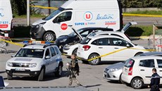 Policejní zásah ve mst Trebes na jihu Francie, kde islamista drel nkolik...