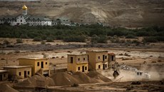 Na bezích Jordánu zaalo po letech jednání odstraování min (27. bezna 2018)