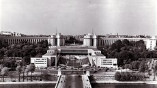 v dubnu 1952 se centrála NATO přestěhovala do Paříže do Palais de Chaillot...