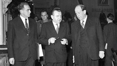 Tajemník komunistické strany Rudolf Slánský (zleva), prezident Klement Gottwald...