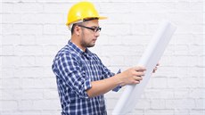 Firmám chybí lidé.