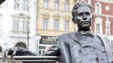 Centrum Prostějova oživila socha básníka a místního rodáka Jiřího Wolkera...