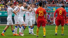 eská radost v utkání China Cupu proti ínským fotbalistm: zleva Barák,...