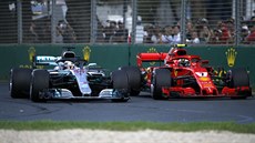 Lewis Hamilton (vlevo) a Kimi Räikkönen ve Velké cen Austrálie formule 1.