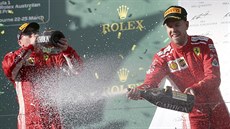 Sebastian Vettel slaví vítzství ve Velké cen Austrálie formule 1, s ním i...