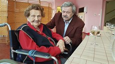 Oslavenkyn Anna Máchová v den svých 105. narozenin se synem Miroslavem.