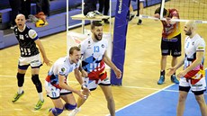 Ostrav�tí volejbalisté se radují z vít�zství nad Libercem.