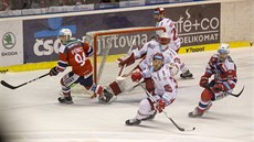 Momentka ze šestého čtvrtfinále mezi Třincem a Pardubicemi.