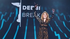 Sólovou interpretkou roku se na Cenách And�l 2018 stala zp�va�ka Debbi.