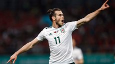 Gareth Bale se ve vel�ském dresu raduje z gólu, který na China Cupu vst�elil...