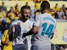 Karim Benzema (Real Madrid) slaví spolen s Casemirem branku do sít Las...