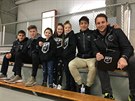 Dlouholetý eský skaut Jakub Baant s mladíky z SF hockey academy.