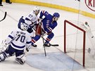Filip Chytil dává v dresu New York Rangers svj první gól v NHL, pekonává...
