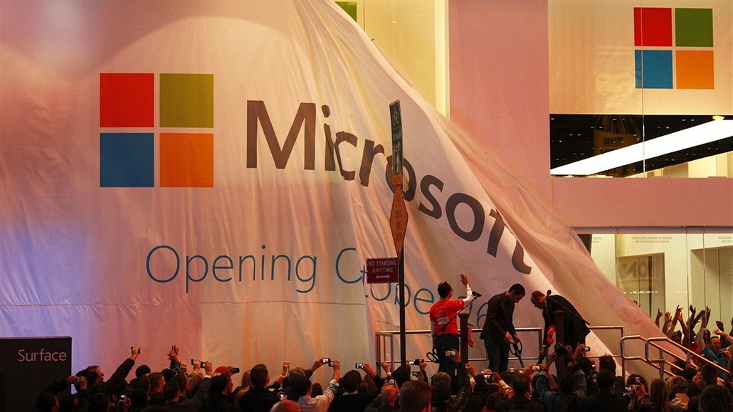 Šéf Windows končí, z Microsoftu odejde po 21 letech. Nová vize je v ...