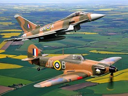 Historický Hawker Hurricane a souasný Eurofighter Typhoon, který dostal v...