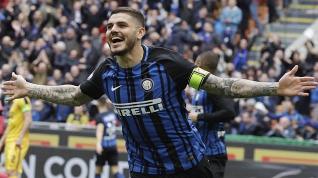 Mauro Icardi (Inter) slav branku do st Hellasu Verona.