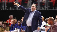 Stan Van Gundy ídí hru Detroitu z pozice trenéra.