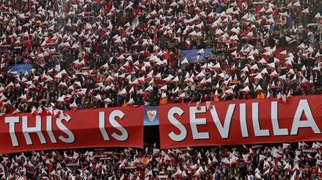 Fanouci týmu FC Sevilla nemají v ligové souti dvod ke spokojenosti.