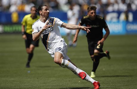 Zlatan Ibrahimovic z Los Angeles Galaxy si íká o pihrávku v derby proti LAFC.