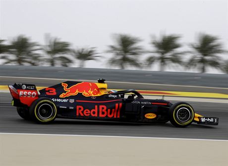 Daniel Ricciardo z Red Bullu bhem tréninku v Bahrajnu