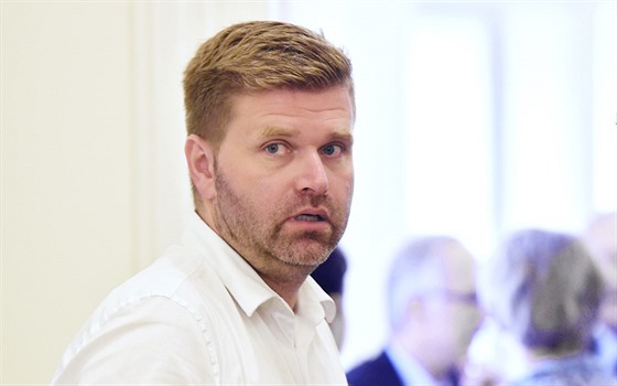 Jedním z obviněných je i bývalý radní pro životní prostředí Radek Lohynský.