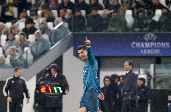 Útočník Cristiano Ronaldo z Realu Madrid v utkání čtvrtfinále Ligy mistrů s...