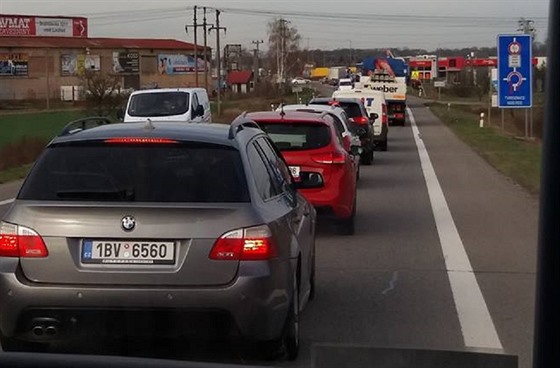 V Břeclavi kvůli uzavírkám a opravám vznikla v úterý ráno obří dopravní zácpa.
