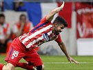 NERVÁK. Diego Costa z Atlétika Madrid se vzteká na rozhod&#269;ího v utkání...