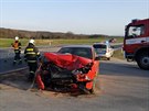 Pi nehod u Protivína se zranilo est lidí (7. dubna 2018).