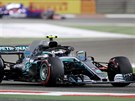 Pilot Mercedesu Valtteri Bottas na trati Velké ceny Bahrajnu