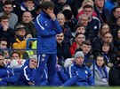 Zadumaný trenér Chelsea Antonio Conte během utkání s West Hamem