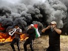 Protestující Palestinci na hranicích Pásma Gazy (6. dubna 2018).