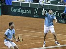 Izraeltí tenisté Jonathan Erlich a Jiaj Oliel pi daviscupové tyhe proti...