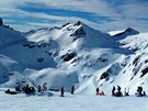 Skiarénu na Mölltalském ledovci obklopují velehory vysoké i více ne 3 tisíce...