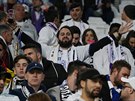 Fanouci Realu Madrid na stadionu Juventusu ped zápasem tvrtfinále Ligy...