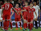 Radost fotbalist Bayernu Mnichov, kteí v Seville vyrovnali zápas tvrtfinále...
