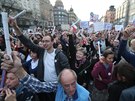 Více ne 10 tisíc lidí pilo v Praze protestovat za odchod Andreje Babie z...
