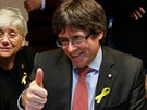 Katalánský expremiér Carles Puigdemont sleduje výsledky pedasných voleb do...