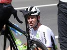 Mark Cavendish po prvním pádu v sezon na závod Kolem Abú Zabí.