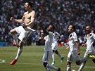 Zlatan Ibrahimovic slaví vítzný gól Los Angeles Galaxy v derby proti LAFC.