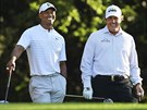 Legendy Tiger Woods a Phil Mickelson při tréninkovém kole před Masters v...