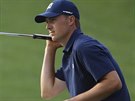 Americk golfista Jordan Spieth vede po prvnm dnu turnaj Masters v August.