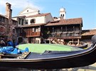 Historická lodnice San Trovaso, na kterou se lze podívat pes kanál. Vede ji...