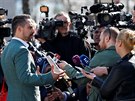 Pedseda Jobbiku Gábor Vona dává rozhovor krátce poté, co vhodil do uren svj...